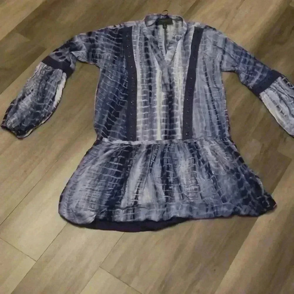 Women's shirt - Picture 1 of 7